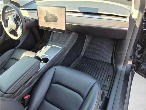 Used 2025 Tesla Model Y Long Range RWD image 18