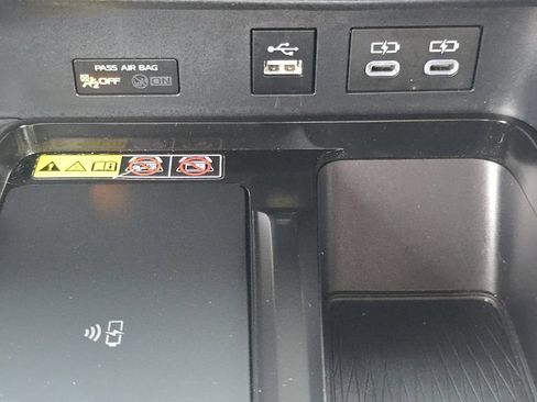 Used 2025 Toyota Camry LE FWD image 4