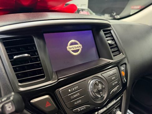 Used 2020 Nissan Pathfinder S AWD/4WD image 32