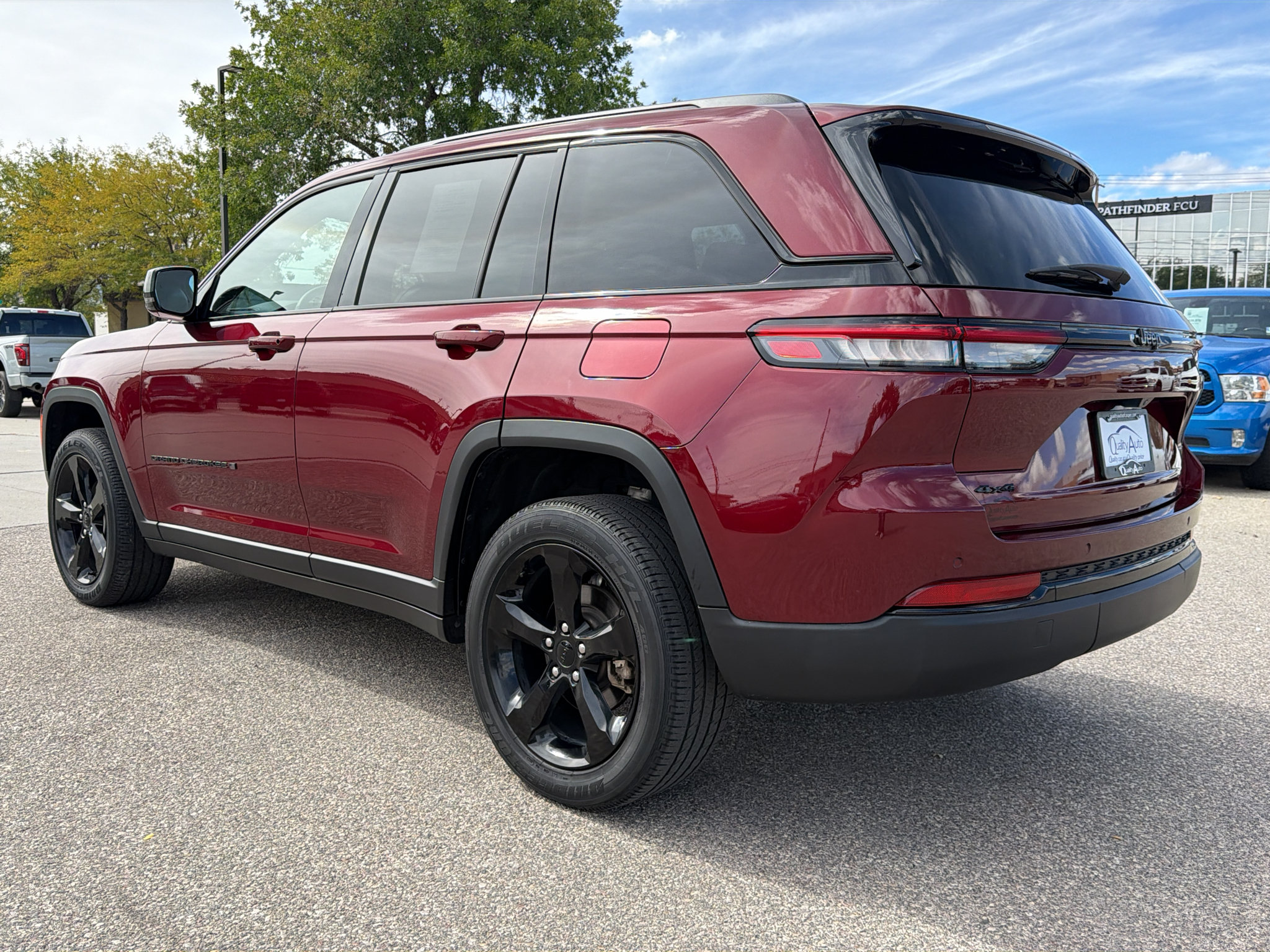 Used 2023 Jeep Grand Cherokee Altitude AWD/4WD image 9