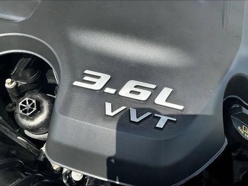 Used 2018 Dodge Charger SXT RWD image 30