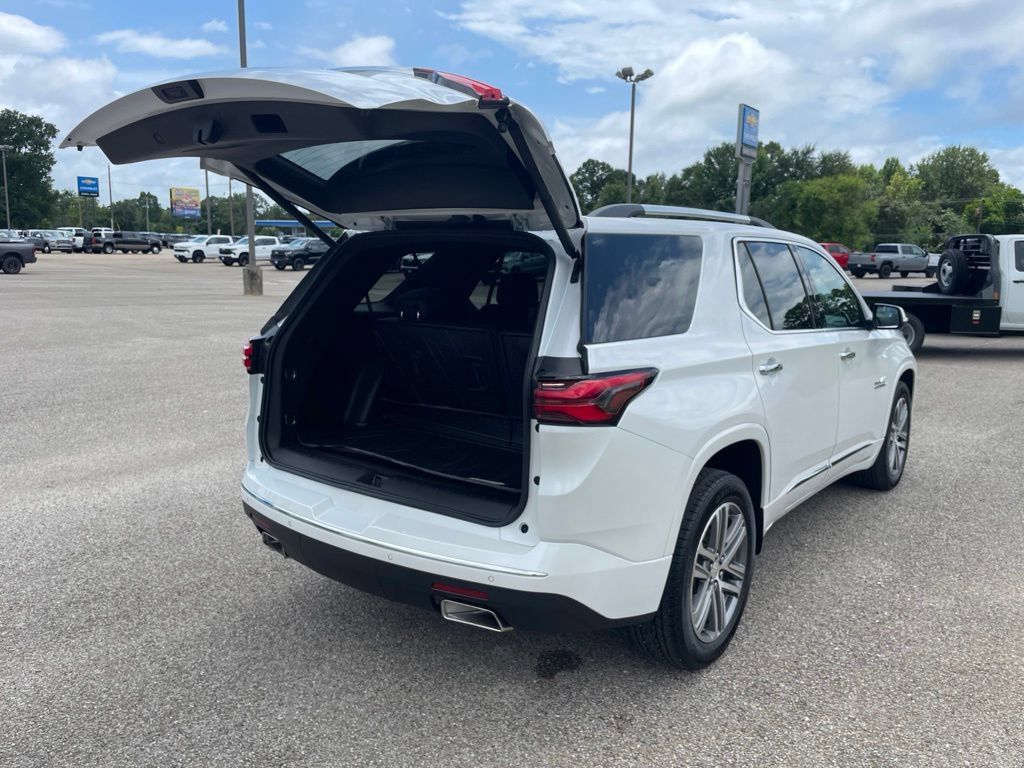 Used 2023 Chevrolet Traverse High Country w/ LPO, Floor Liner Package AWD/4WD image 39