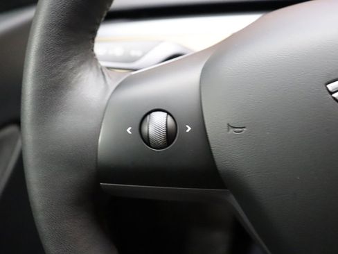 Used 2022 Tesla Model Y Long Range image 51