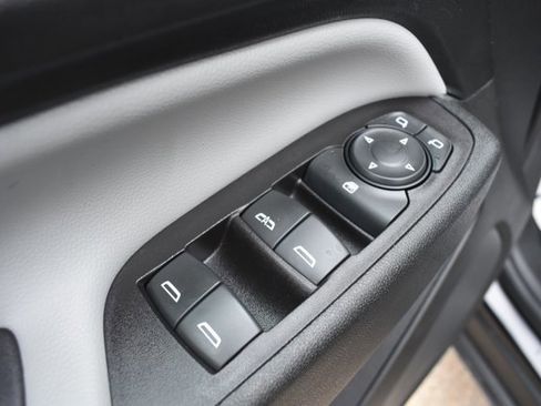 Used 2019 Chevrolet Equinox LS w/ LS Convenience Package image 12