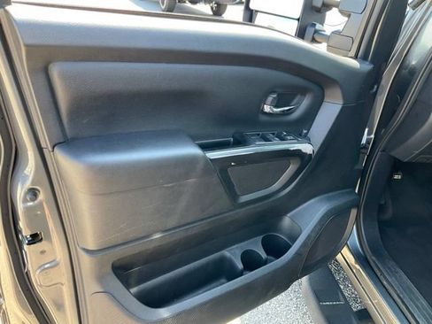 Used 2023 Nissan Titan SV w/ SV Convenience Package RWD image 7