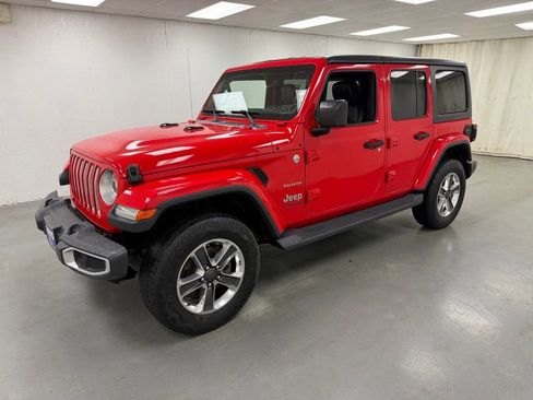 Used 2019 Jeep Wrangler Unlimited Sahara w/ Dual Top Group AWD/4WD image 1