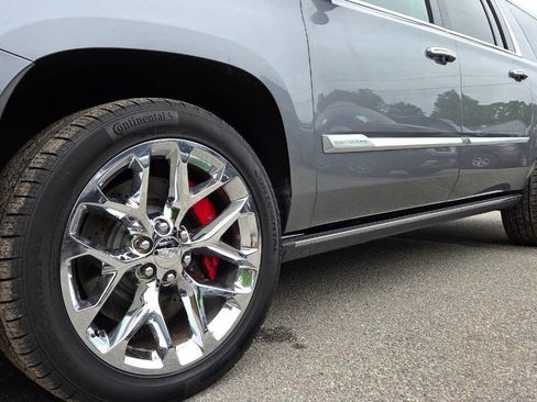 Used 2018 Cadillac Escalade ESV Premium Luxury AWD/4WD image 7