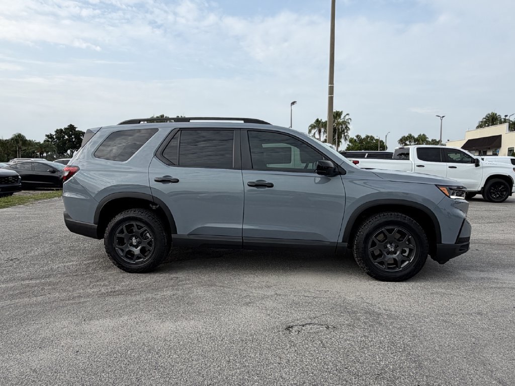 Certified 2025 Honda Pilot TrailSport image 4