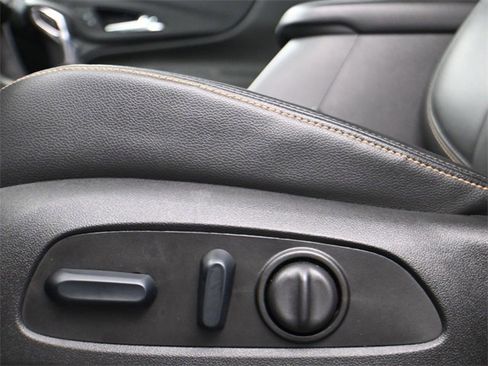 Used 2024 Chevrolet Equinox Premier image 11