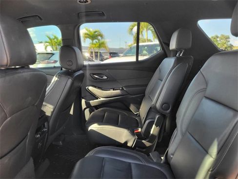 Used 2023 Chevrolet Traverse LT image 8
