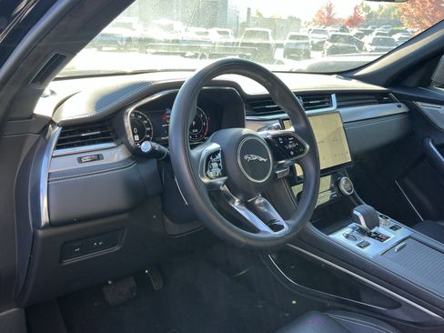 Certified 2025 Jaguar F-PACE R-Dynamic S image 19