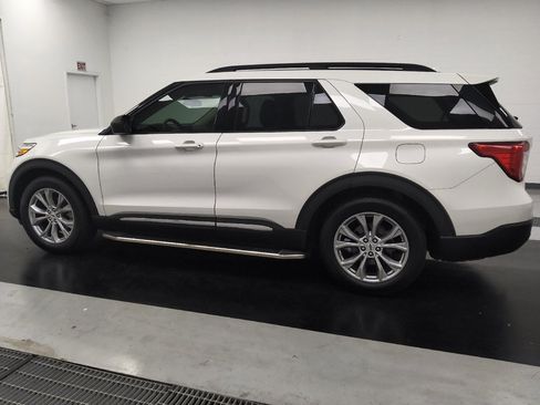 Used 2020 Ford Explorer XLT w/ Equipment Group 202A RWD image 3
