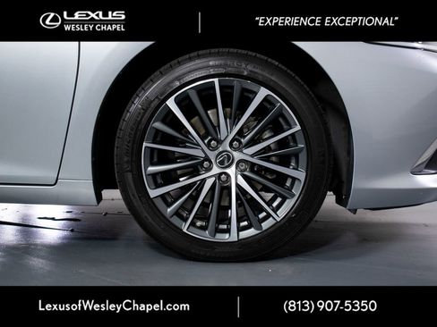 Used 2023 Lexus ES 350 w/ Premium Package FWD image 5