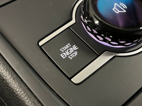 New 2025 Volkswagen Tiguan SE image 15