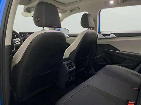 Used 2025 Volkswagen Taos SE w/ Panoramic Sunroof Package AWD/4WD image 67