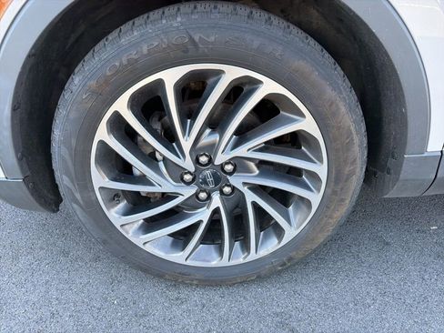 Used 2019 Lincoln Nautilus Reserve AWD/4WD image 19