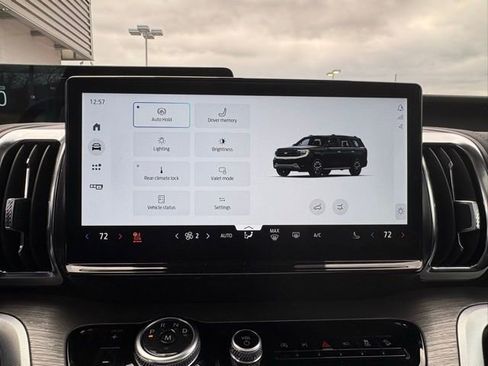 Used 2025 Ford Expedition Platinum image 31