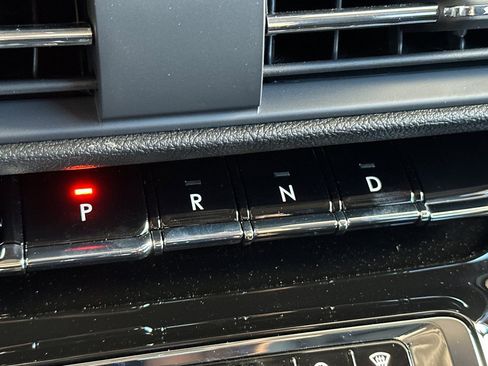 New 2025 Lincoln Corsair Reserve w/ Equipment Group 202A image 21