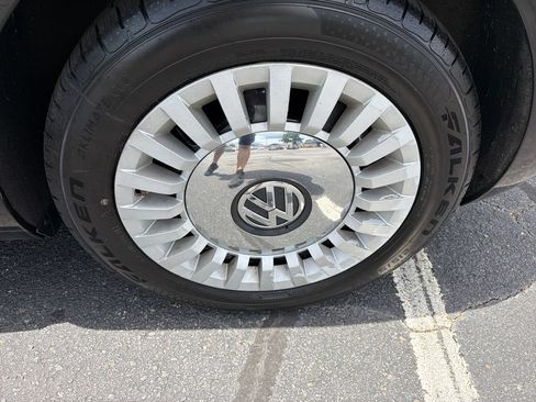 Used 2013 Volkswagen Beetle 2.5 FWD image 14