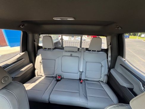 Used 2025 Chevrolet Silverado 1500 LTZ image 18