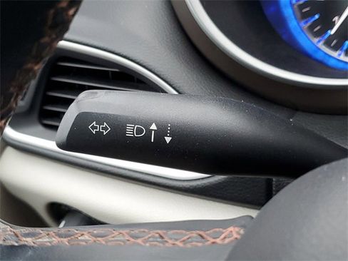 Used 2017 Chrysler Pacifica Touring-L image 21