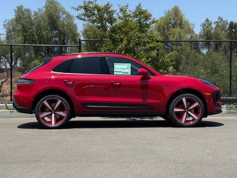 Used 2025 Porsche Macan image 8