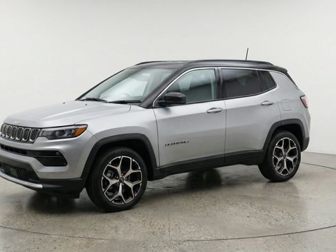 Used 2025 Jeep Compass Limited AWD/4WD image 3