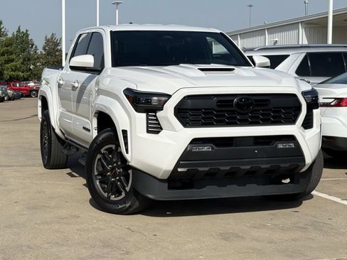 Used 2024 Toyota Tacoma TRD Sport AWD/4WD image 2
