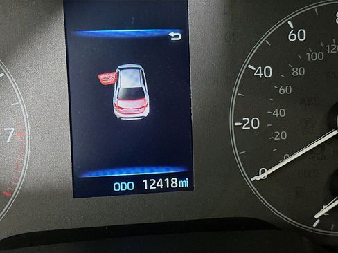 Used 2025 Toyota Corolla LE image 19