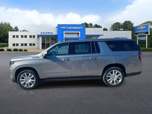 Used 2023 Chevrolet Suburban High Country w/ Premium Package 2 image 6