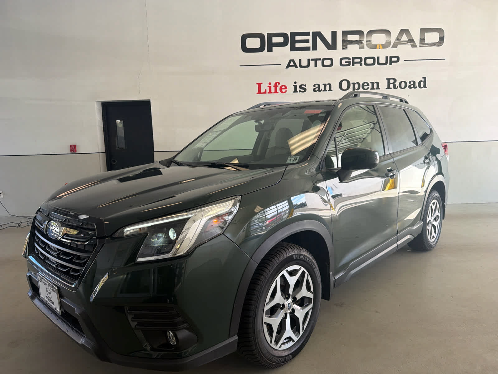 Used 2024 Subaru Forester Premium AWD/4WD image 1