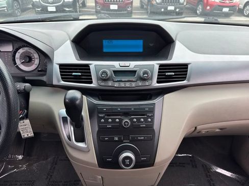Used 2012 Honda Odyssey LX image 2