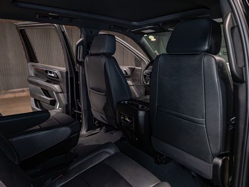 Used 2025 Chevrolet Suburban Z71 w/ Comfort Package image 26