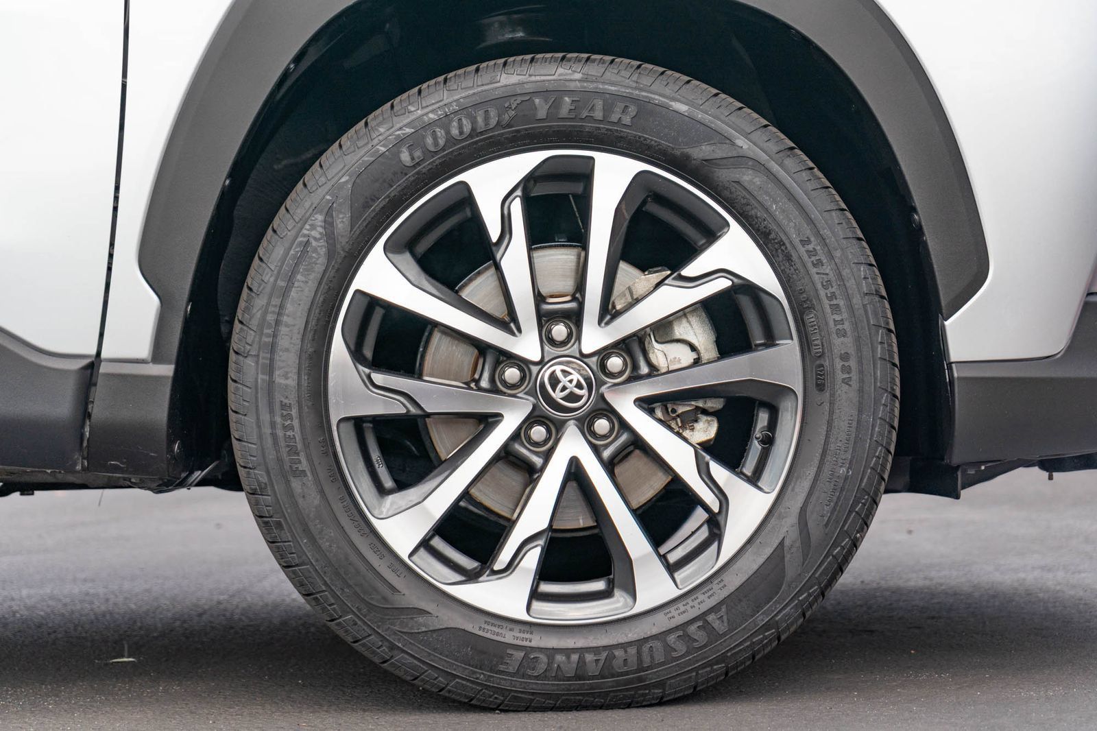 Certified 2025 Toyota Corolla Cross XLE FWD image 12