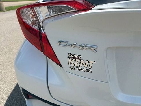 Used 2019 Toyota C-HR XLE FWD image 11