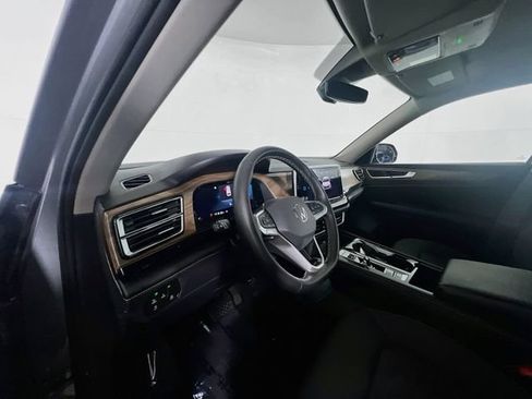 Used 2025 Volkswagen Atlas SE AWD/4WD image 19