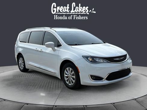 Used 2018 Chrysler Pacifica Touring-L FWD image 7