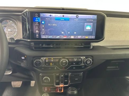 Used 2024 Jeep Wrangler Unlimited AWD/4WD image 21