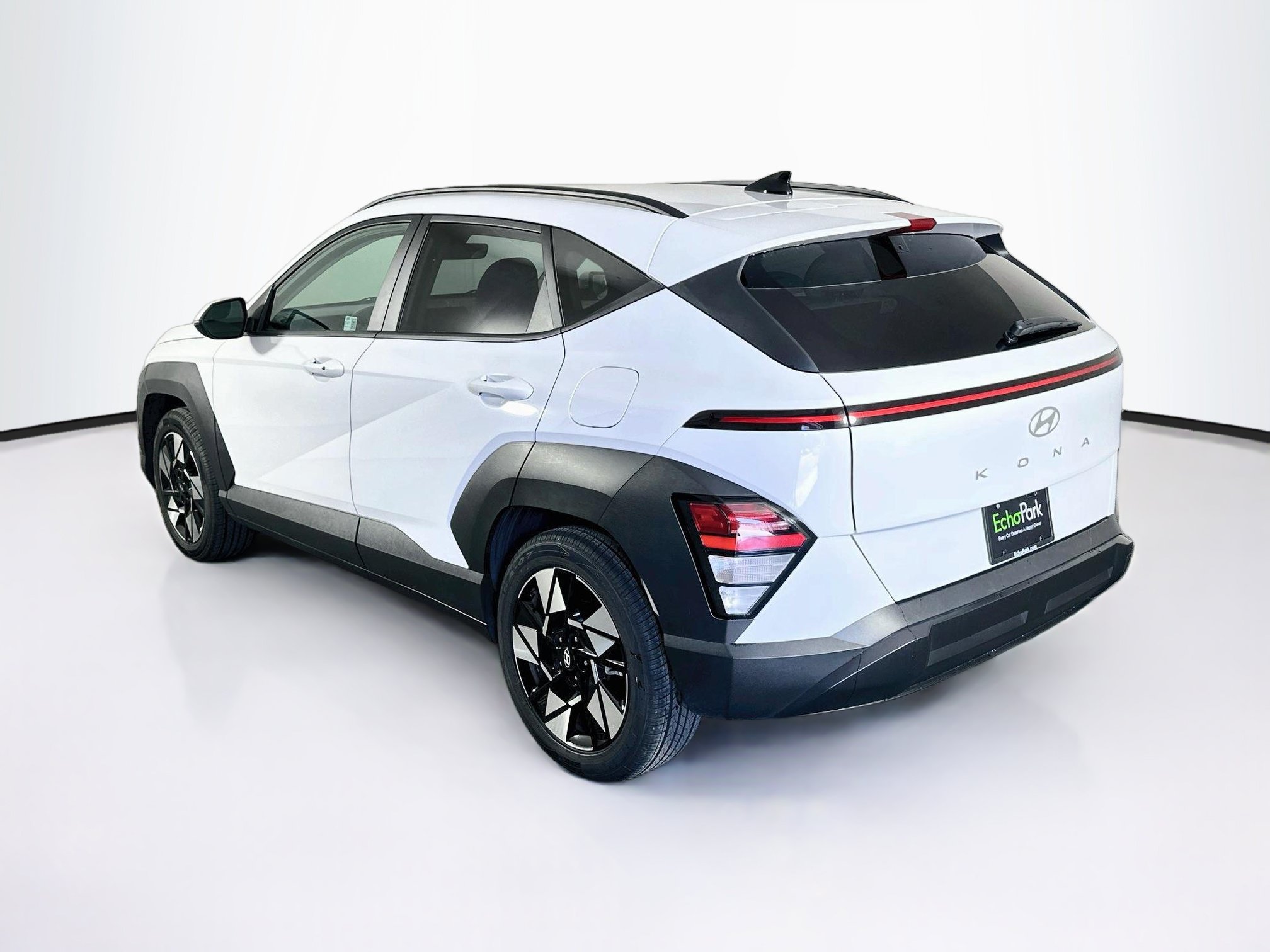 Used 2025 Hyundai Kona SEL FWD image 5