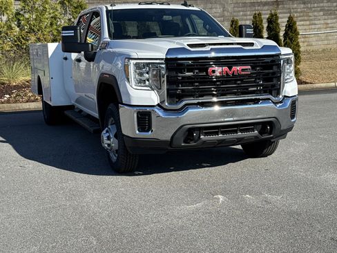 Used 2023 GMC Sierra 3500 Pro w/ Convenience Package image 2