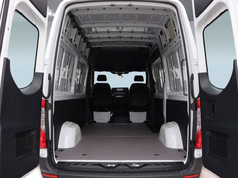 Used 2025 Mercedes-Benz Sprinter 2500 image 30