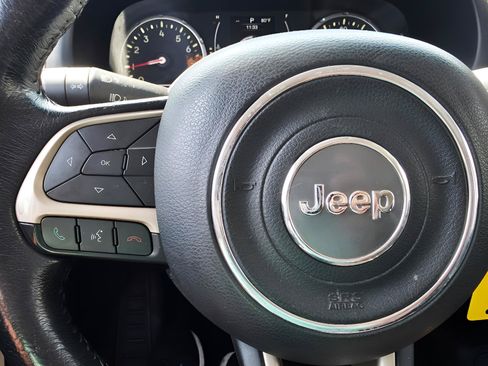 Used 2015 Jeep Renegade Latitude FWD image 25