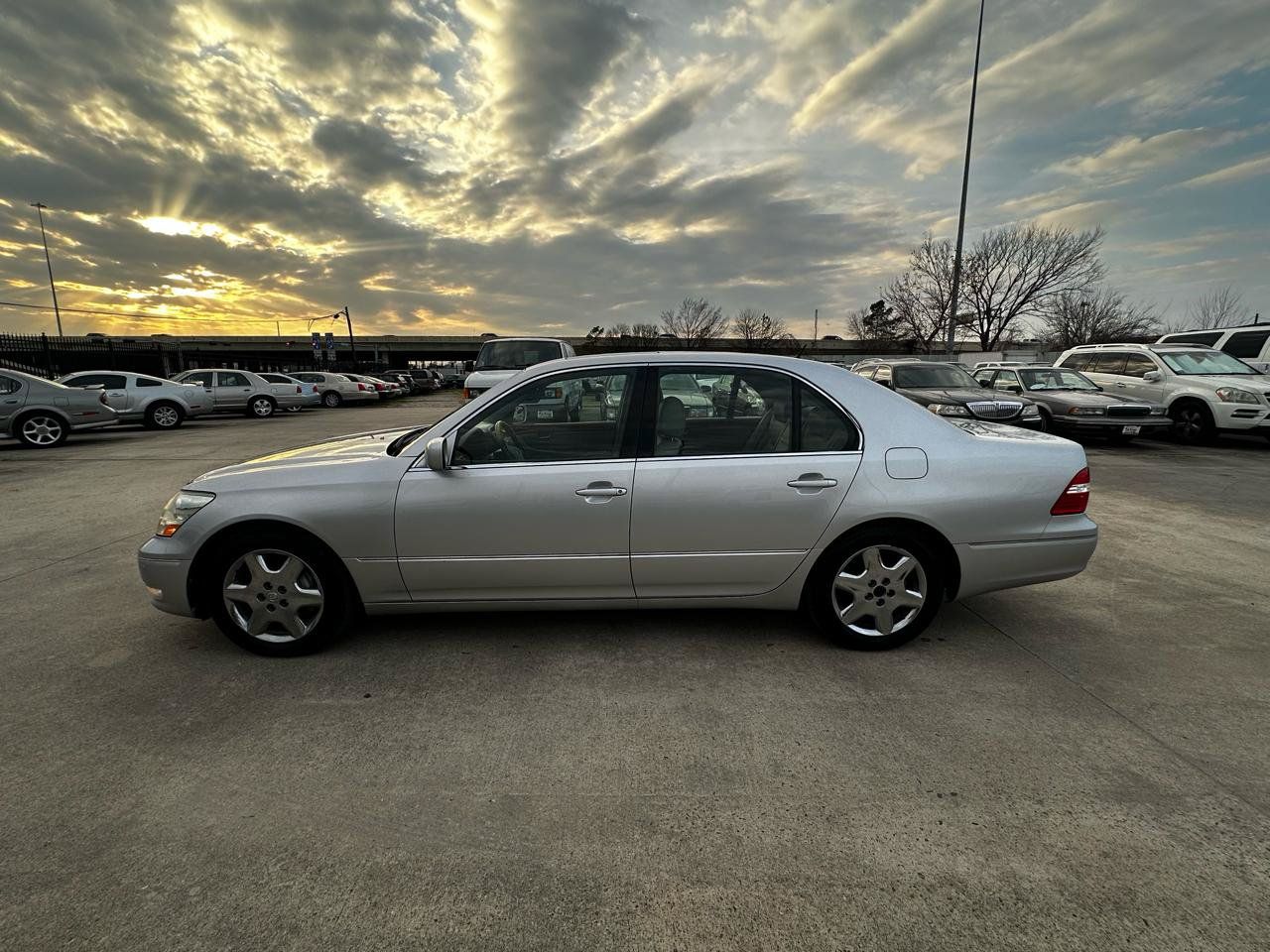 Used 2004 Lexus LS 430 RWD image 2