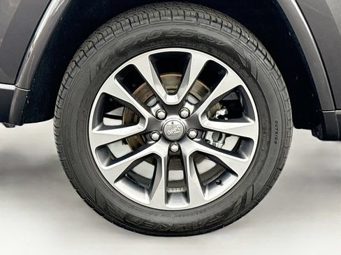 Used 2018 Jeep Grand Cherokee Overland AWD/4WD image 33