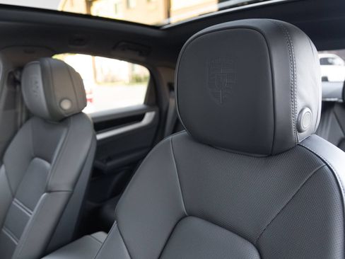 Certified 2026 Porsche Cayenne Coupe AWD/4WD image 24