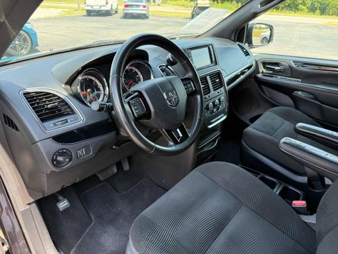 Used 2020 Dodge Grand Caravan SE FWD image 11