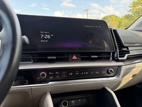 Certified 2025 Kia Sportage EX FWD image 19