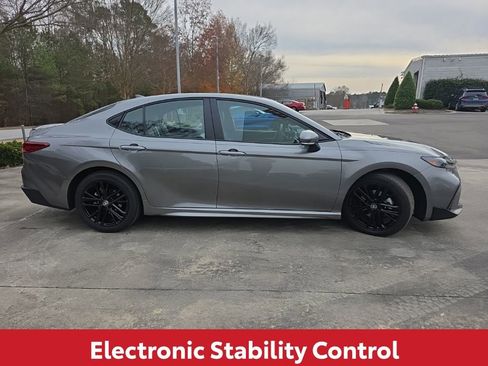 Used 2026 Toyota Camry SE image 10