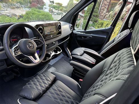 Used 2024 Mercedes-Benz Sprinter 3500 image 19