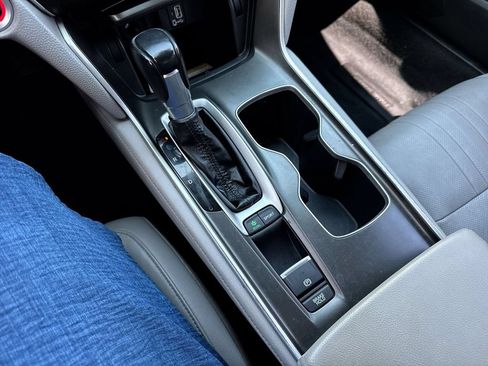 Used 2018 Honda Accord Touring image 20